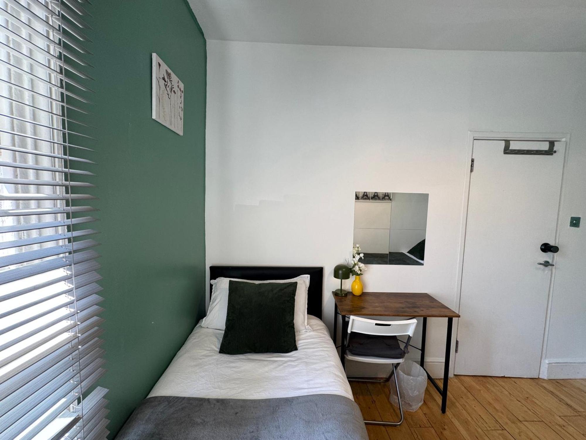 Holborn Entire Flat In Apartment London