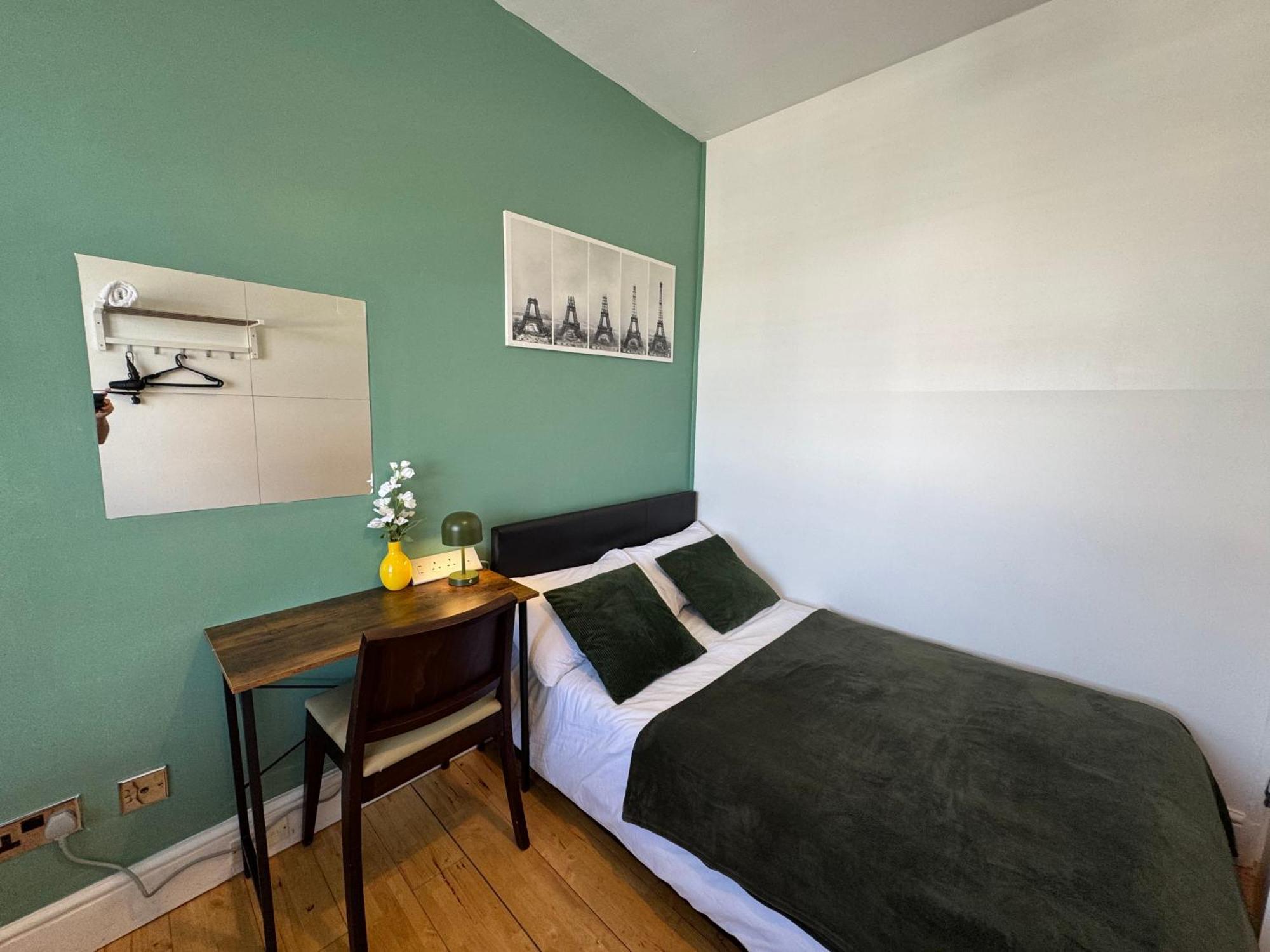 Holborn Entire Flat In Apartment London
