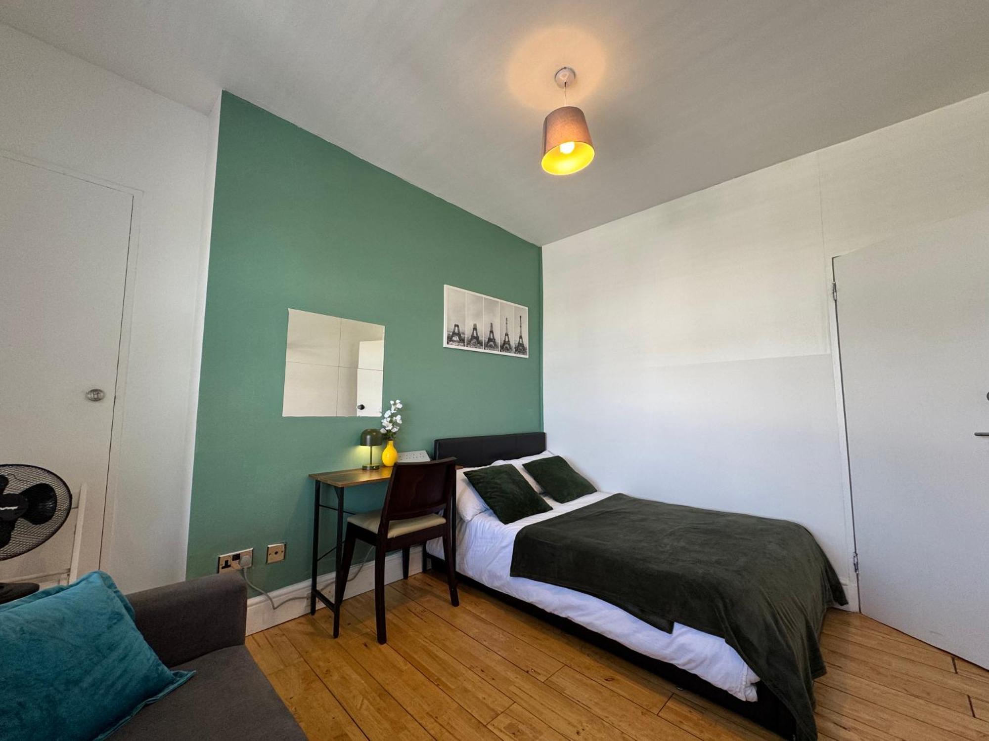 Holborn Entire Flat In Apartment